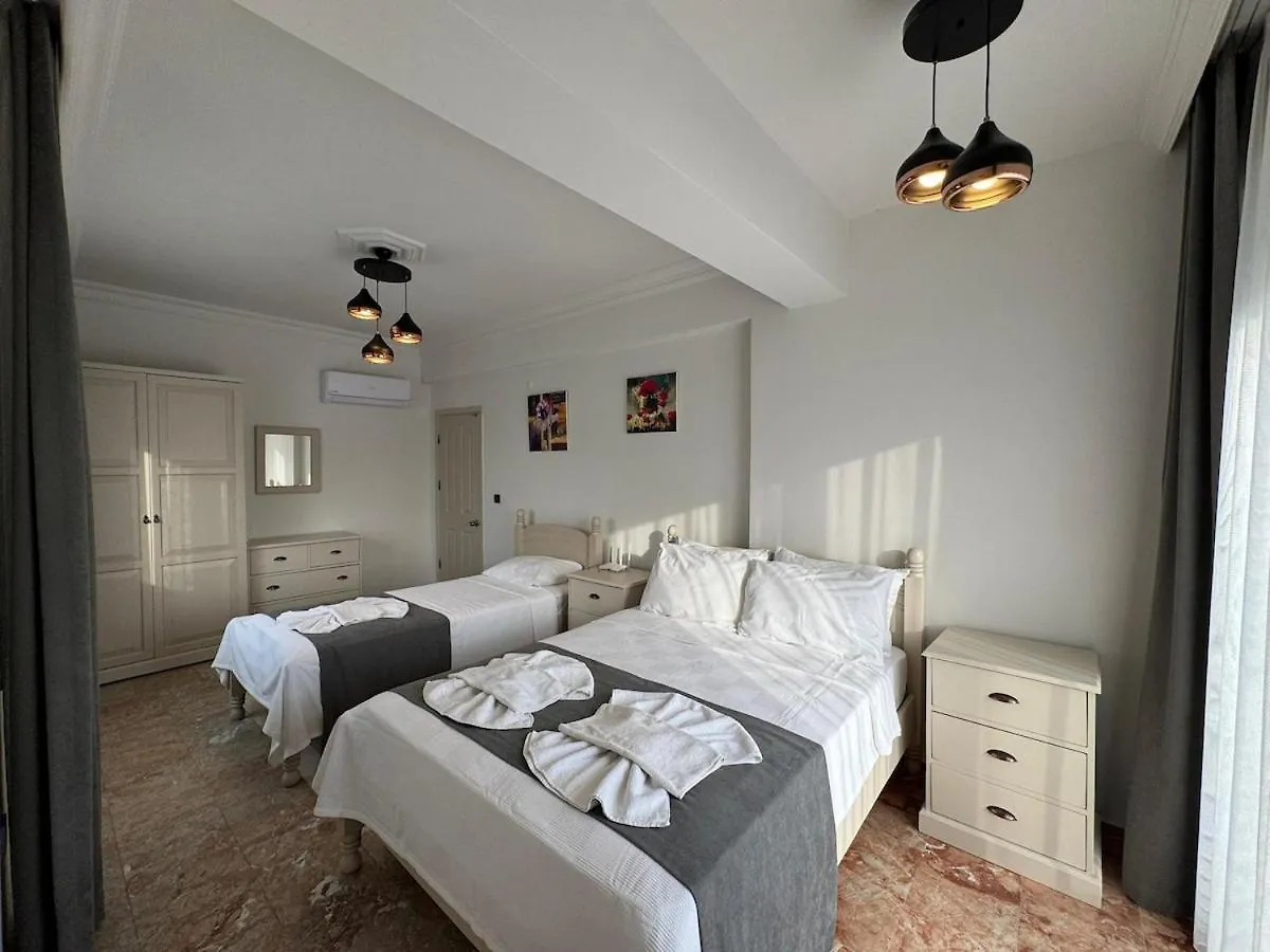 White Deluxe Villa فتحية