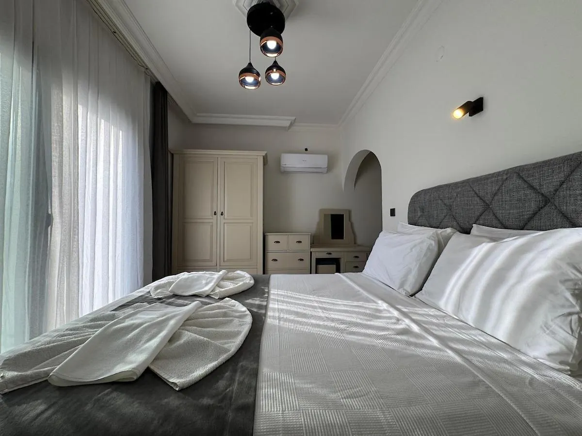 White Deluxe Villa فتحية